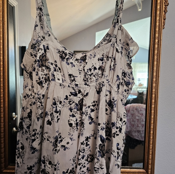 Floral Ruffle Top - Picture 4 of 4